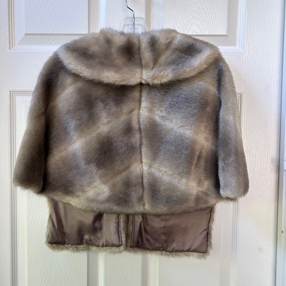 Eliza J Faux Fur Capelet – Size Large – Vintage-Inspired - Picture 2 of 10